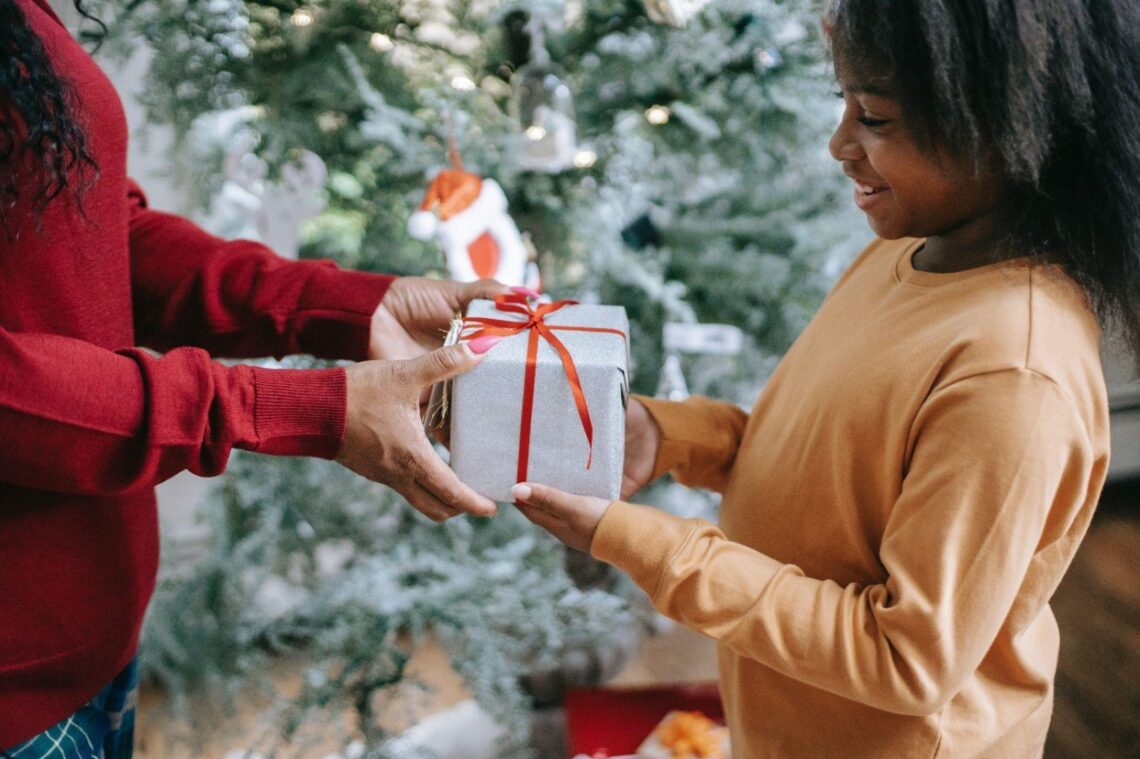 Why Pre-Lit Christmas Trees Make Decorating Easy
